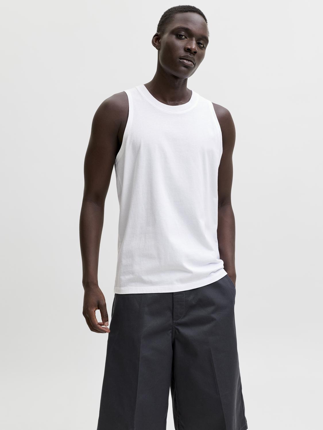 model_shot-front